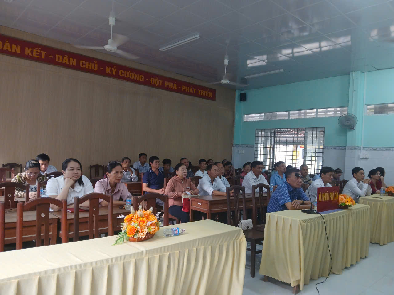 Ủy ban nhân dân xã Nhuận Phú Tân tham dự và hưởng ứng Lễ phát động Chiến dịch khám sức khỏe định kỳ miễn phí cho toàn dân trên địa bàn tỉnh Vĩnh Long do Sở Y tế tỉnh Vĩnh Long 